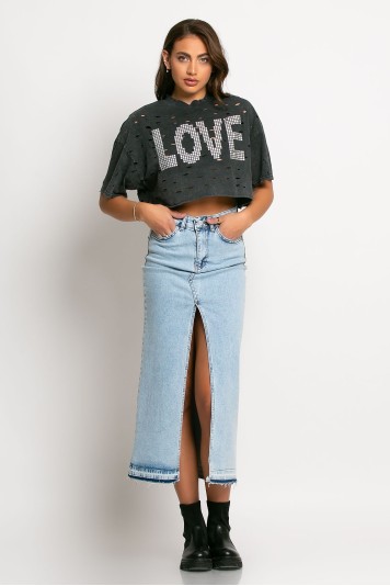 Cropped μπλούζα με φθορές και στάμπα (LOVE)