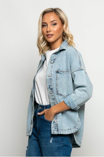 Jean jacket ασύμμετρο με μεγάλες τσέπες μπλε ανοιχτό