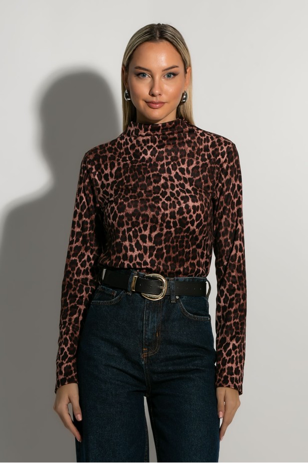 Μπλούζα με ψηλό λαιμό leopard print καφέ