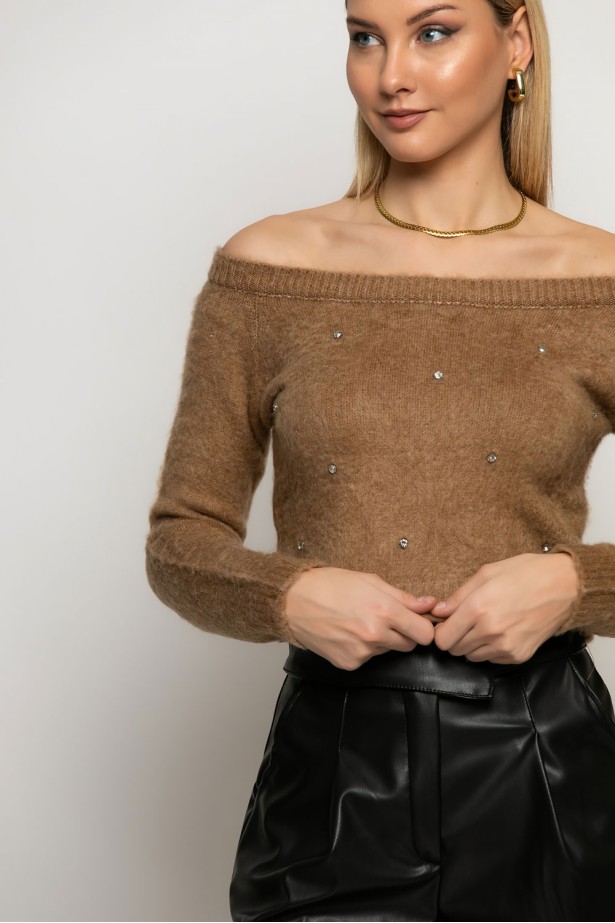 Cropped πλεκτό off shoulder με στρας μπεζ